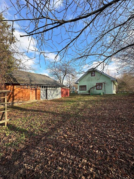 Продаж будинку с.Вікторів +43 сот землі. всі комунікації є.