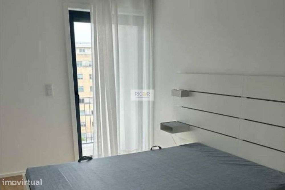 Apartamento T1 com varanda às faculdades e Hospital de São João