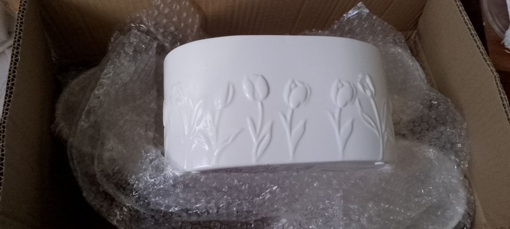Doniczka ceramiczna w kwiaty