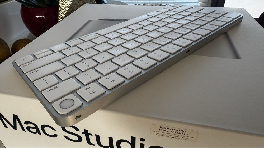 Apple Mac Studio M2 Max 12-core + 38-core GPU/64GB RAM/1TB SSD