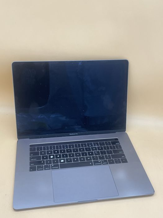 Macbook pro 2018 15.4 як не робочий
