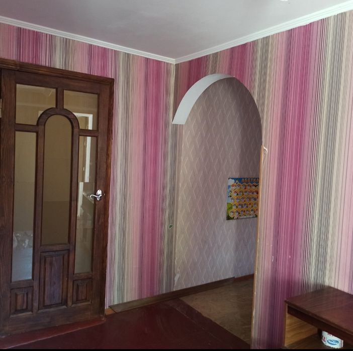 Здам в центрі Жмеринки велику 2 кімнатну квартиру 82м/ +закритий двір