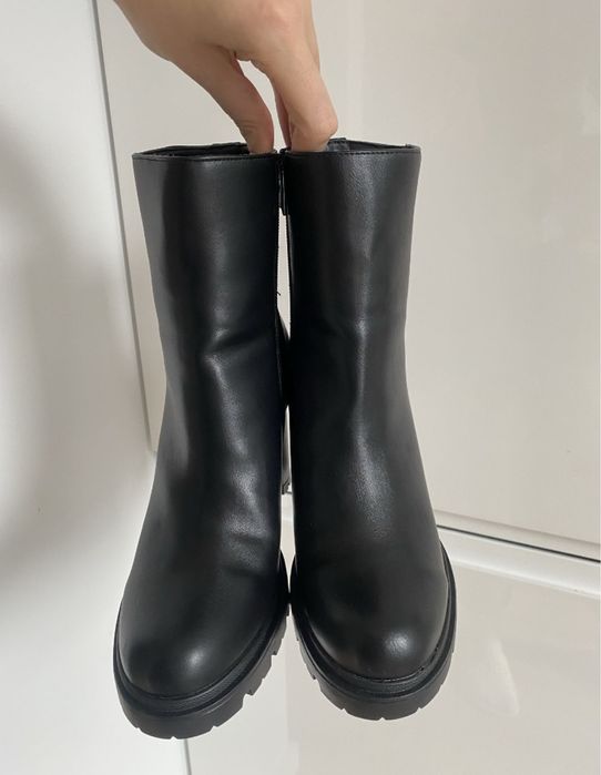 NOWE botki wiosenne jesienne 41 czarne buty Clara Barson