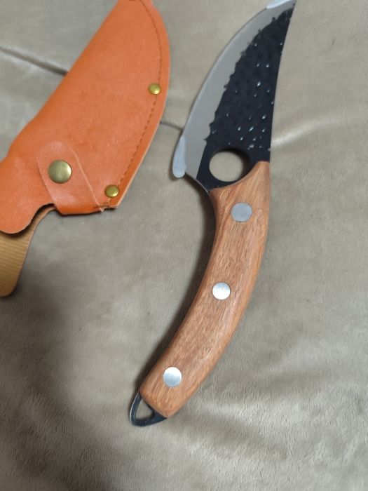 Nóż myśliwski w etui