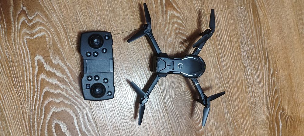 Квадрокоптер. Чудово підходить для навчання.