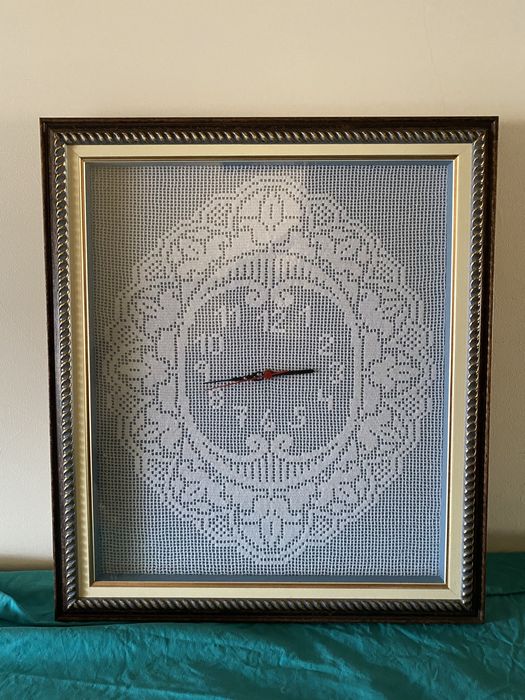 Moldura relogio de parede em crochet