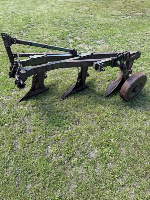 Klutywator, pług 3 skibowy