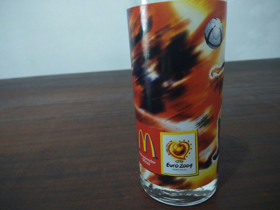 Copo com foto de Costinha( euro 2004 ).