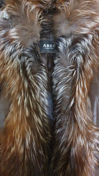 Шкіряна куртка з хутром чорнобурки