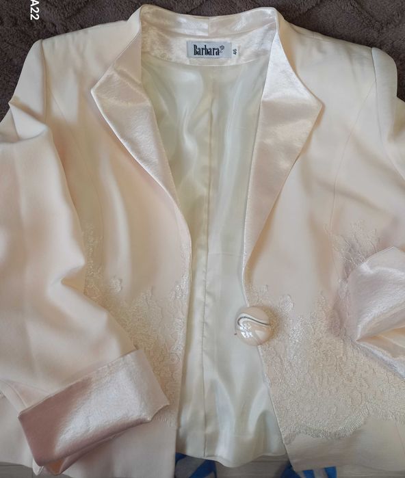 Жіночий костюм-трійка