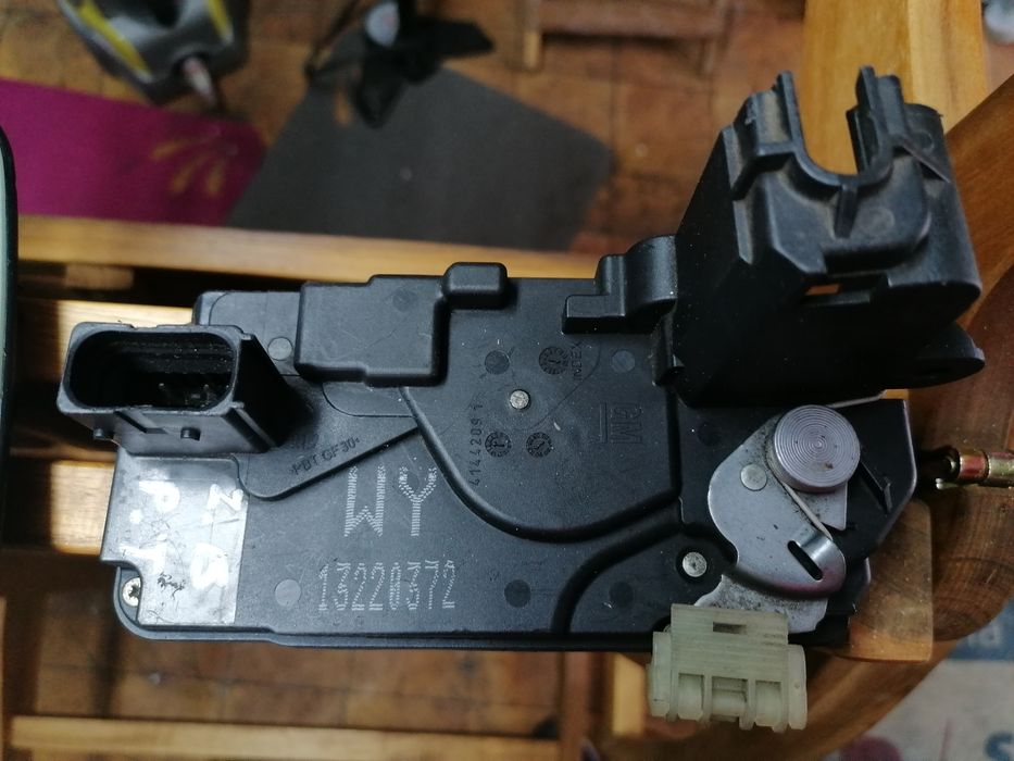 Wkładała do zamka Opel Zafira B prawy tył