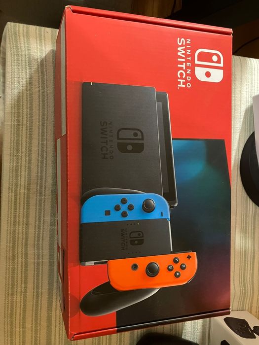 Nintendo Switch V2 (Desbloqueada) + SD Sandisk 512GB + Comando Extra LinYuvo + Acessórios