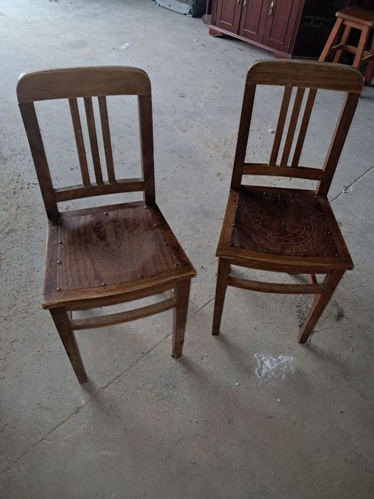 Cadeieas em madeira antigas