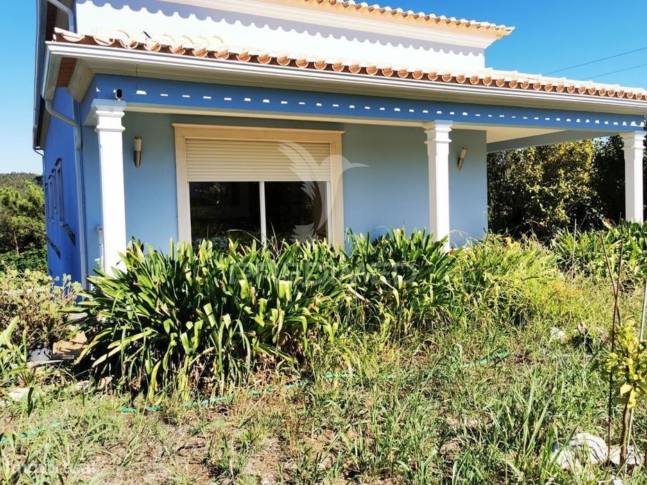 Luxuosa Moradia T4 em Vales, Tomar