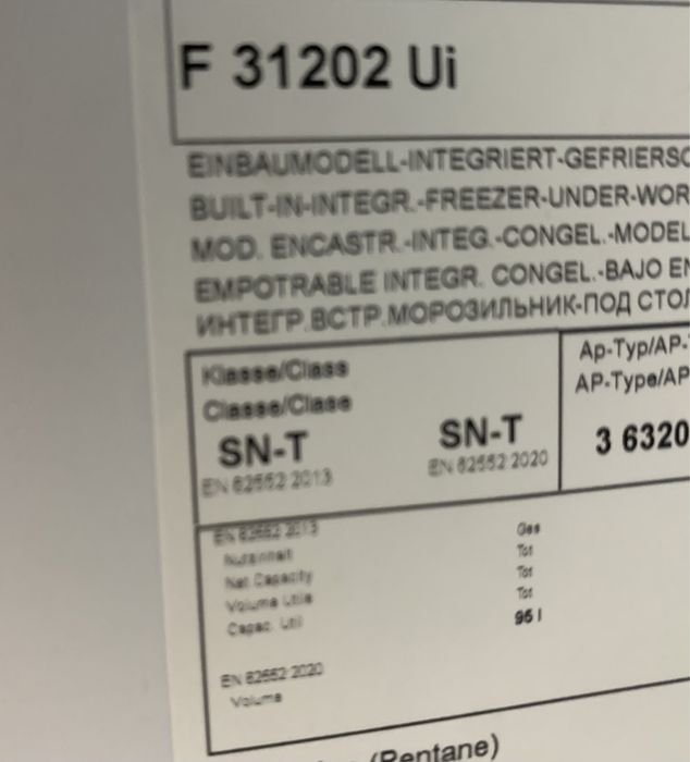 Морозильна камера маленька під стільницю F 31202 Ui-1