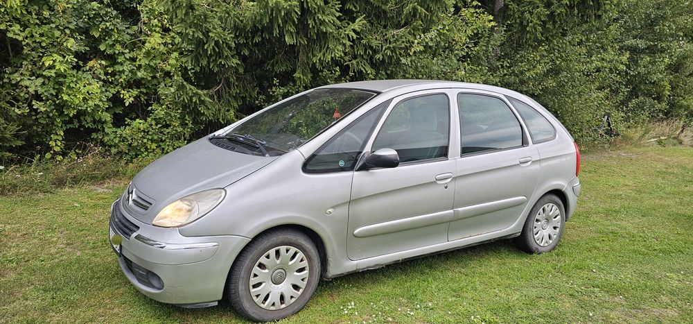 Citroën Xara Picasso z 2005 r., 1.6 benzyna. Sprzedam w całości na części, jeżdżący