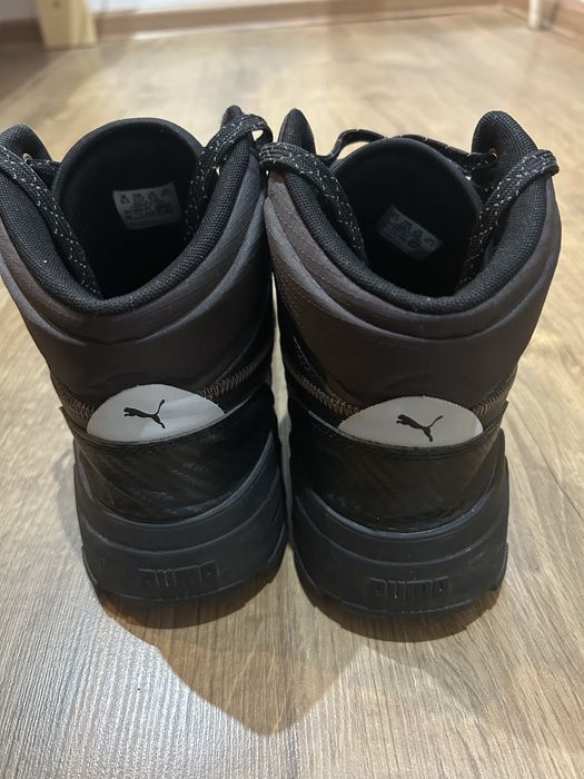 Кросівки Puma.