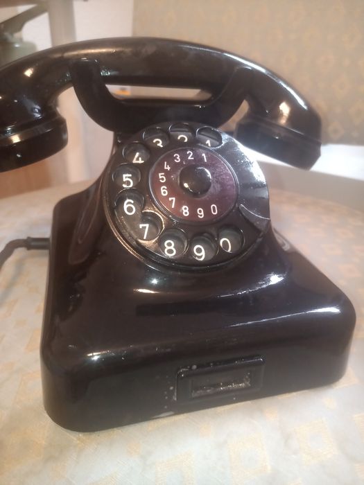 Stary telefon tarczowy