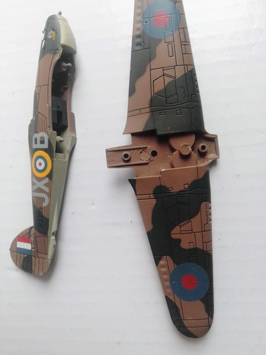 Aviões militares miniatura em ferro para peças ou recuperação.