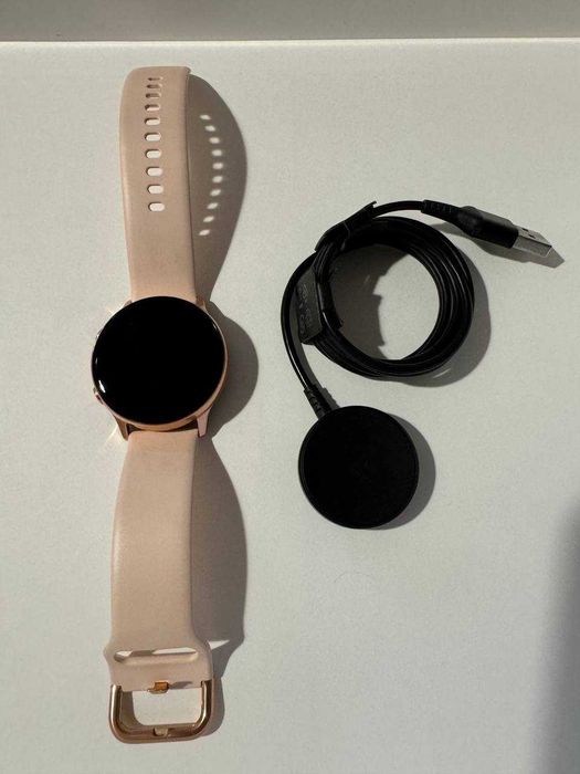 Продам смарт годинник Samsung Galaxy Watch Active 2 Gold на запчастини