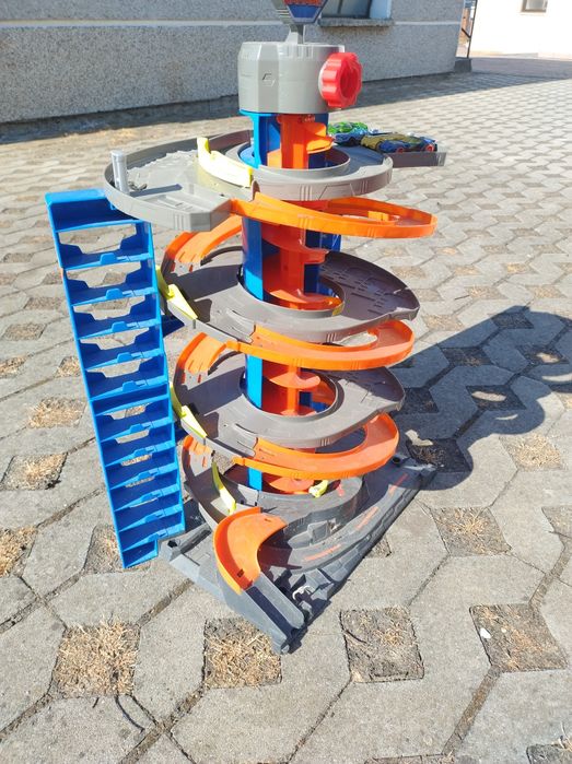 Hot wheels garaż +akcesoria