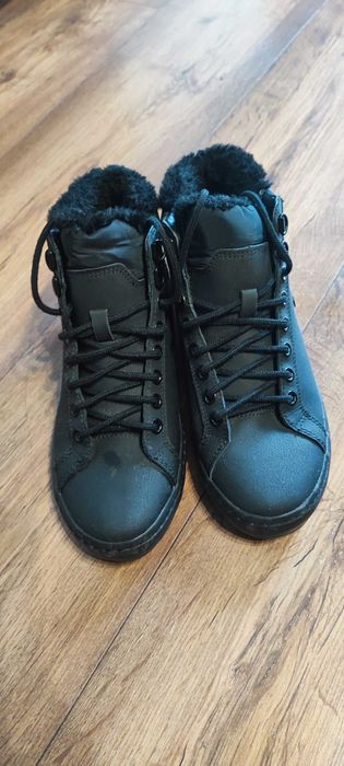 Sprzedam buty ocieplane Lacoste roz 36