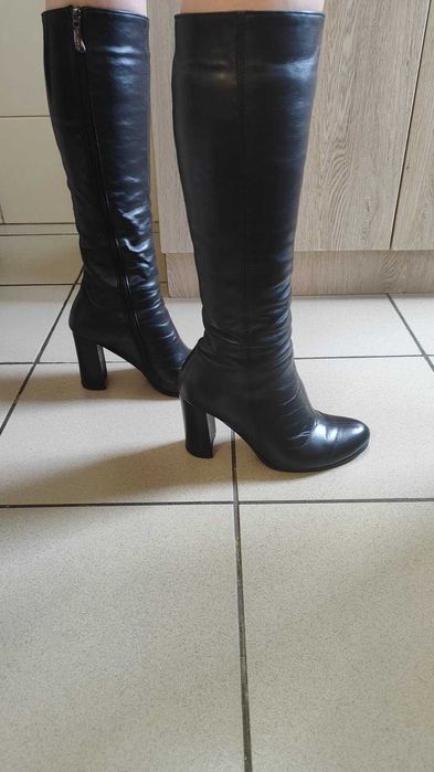 продаються кожані  зимові жіночі чоботи