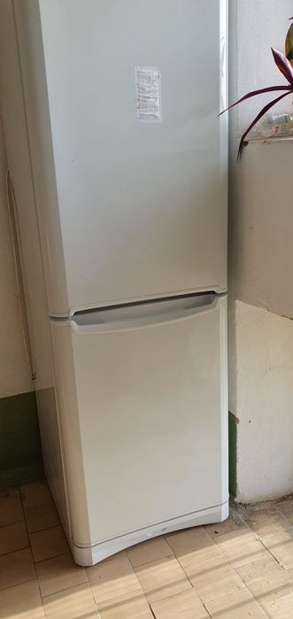 холодильник Indesit под ремонт