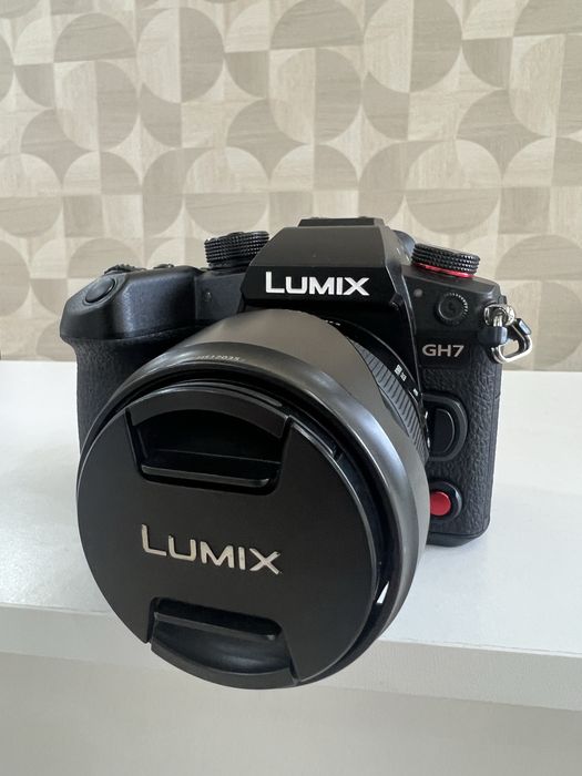 Panasonic Lumix GH 7 + lente 12-35mm