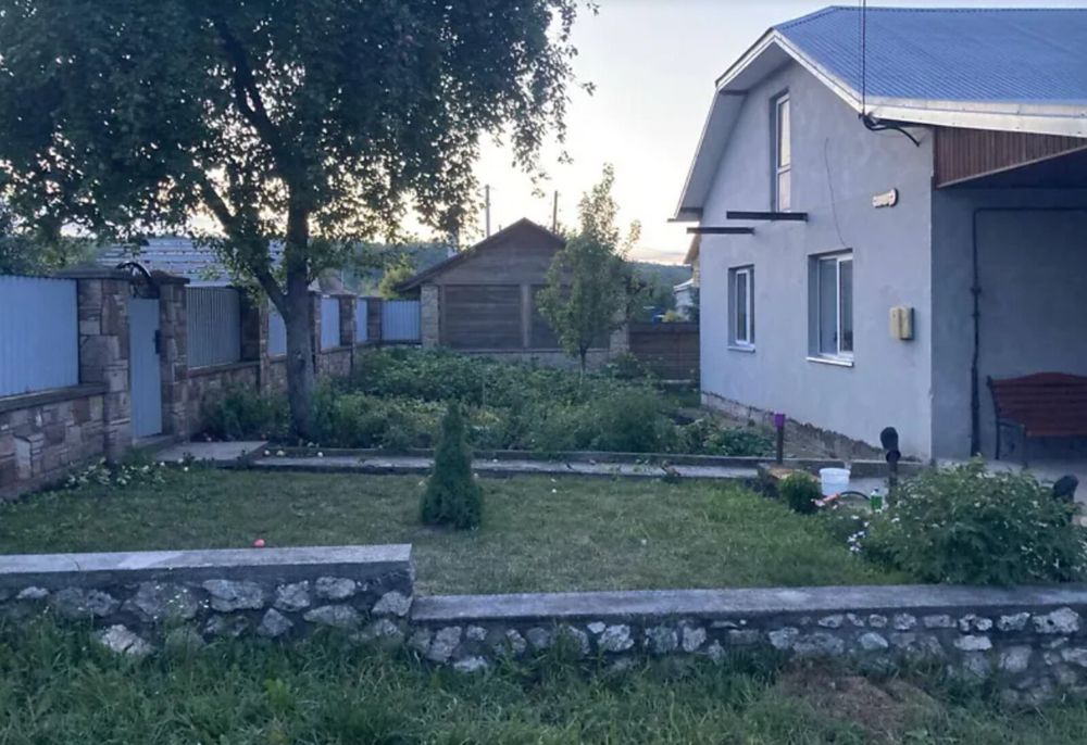 Продаж 2 пов.будинку зділянкою на 25 соток