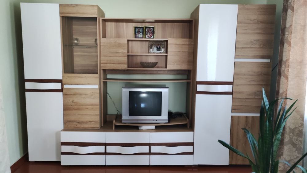 Стінка у вітальню