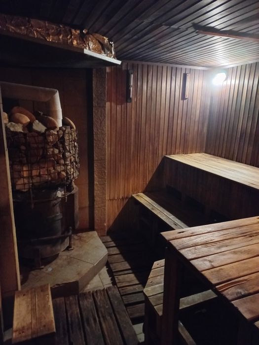 Баня з басейном для відпочинку