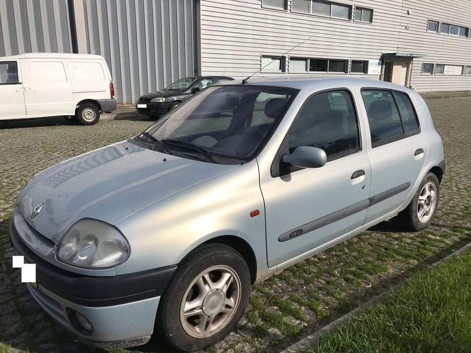 Renault Clio II 1.2 16V 5P 2001 - Para Peças