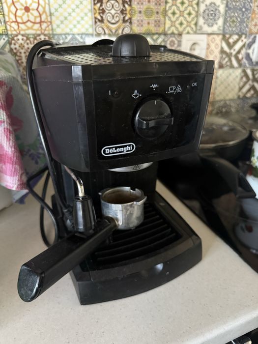 Кавоварка ріжкова кофеварка рожковая Delongi ec260.bk