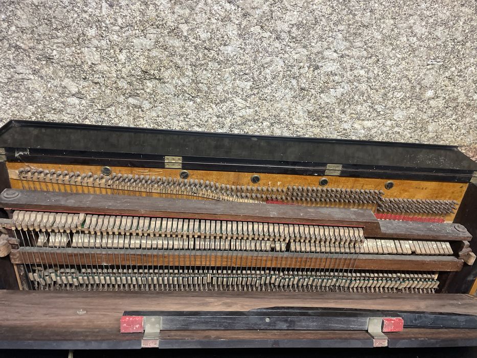 Piano antigo para restauro