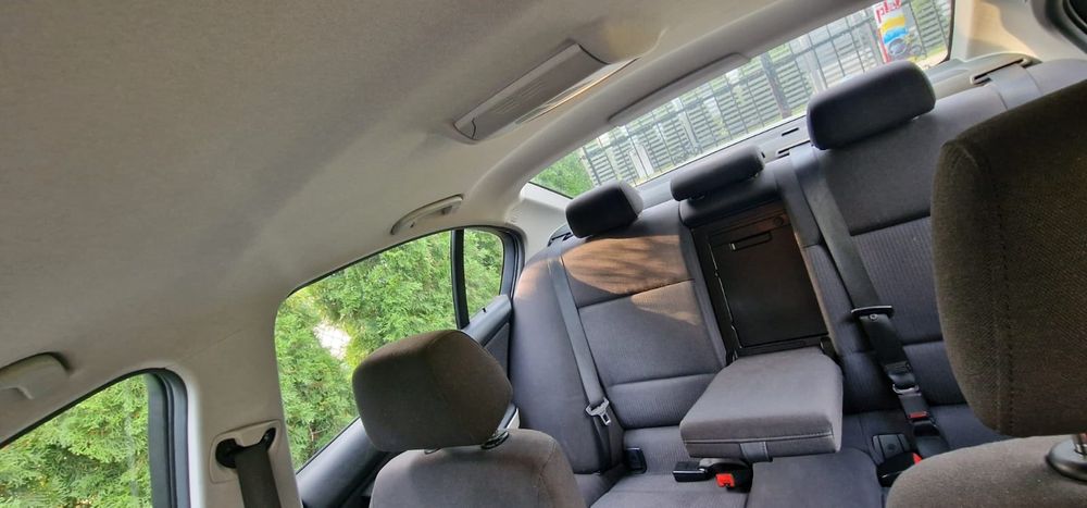 BMW E90 2.0i 143km 2011r