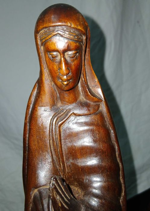 Estátuas de cariz religioso (feito por artesão).