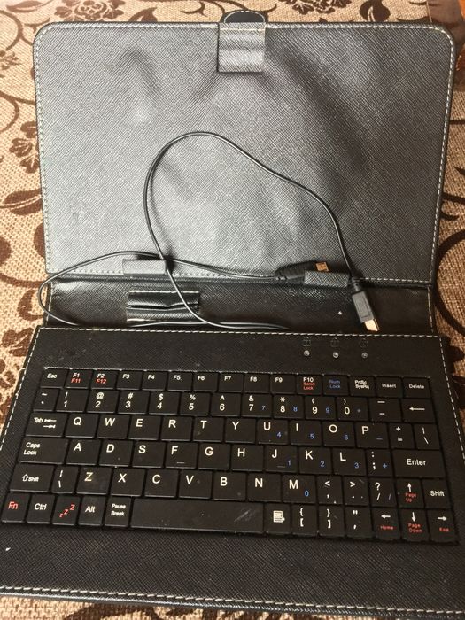 Продам чехол з клавіатурою для планшета
