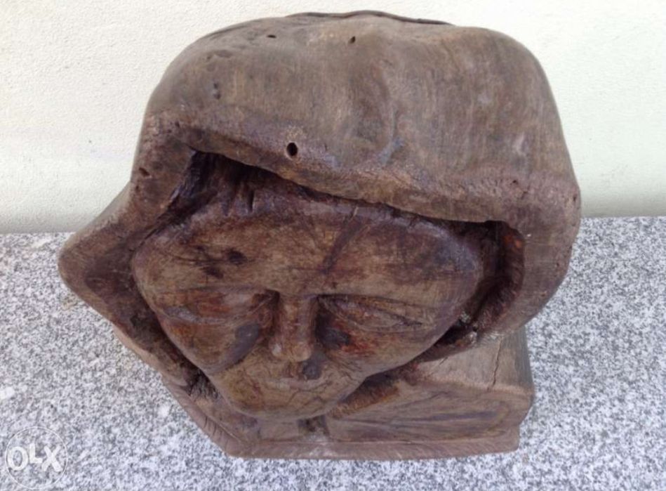 Escultura de madeira