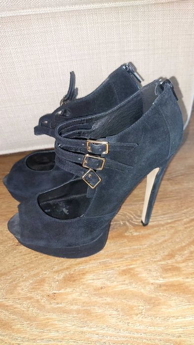 Sapatos Aldo Camurça preto aberto à frente 38