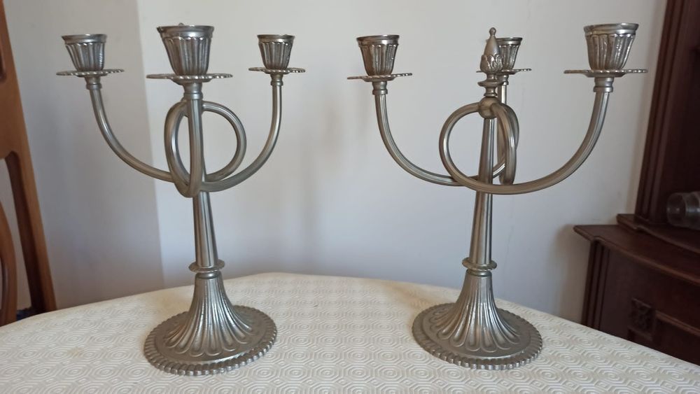 Candelabros antigos em estanho.