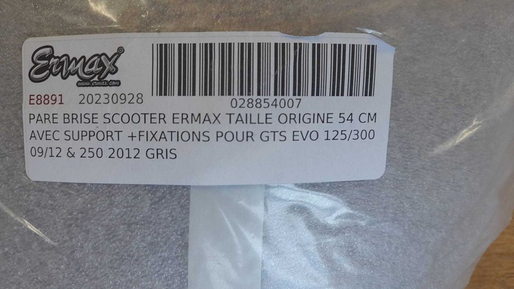 VIDRO ERMAX 54cm COM KIT DE FIXAÇÃO PARA SYM GTS EVO 125/300