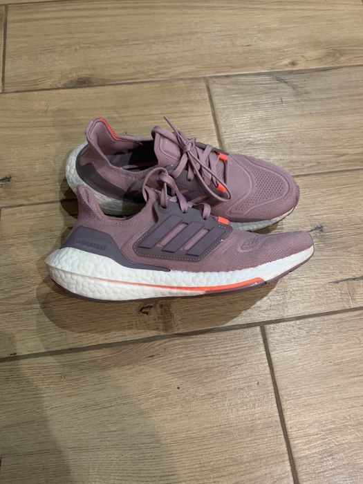 Жіночі кросівки Adidas Ultraboost 22