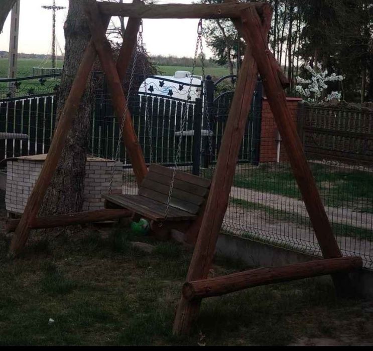 Huśtawka ogrodowa drewniana