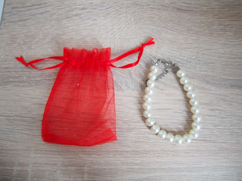 Bransoletka ze sztucznych pereł z woreczkiem. nowa