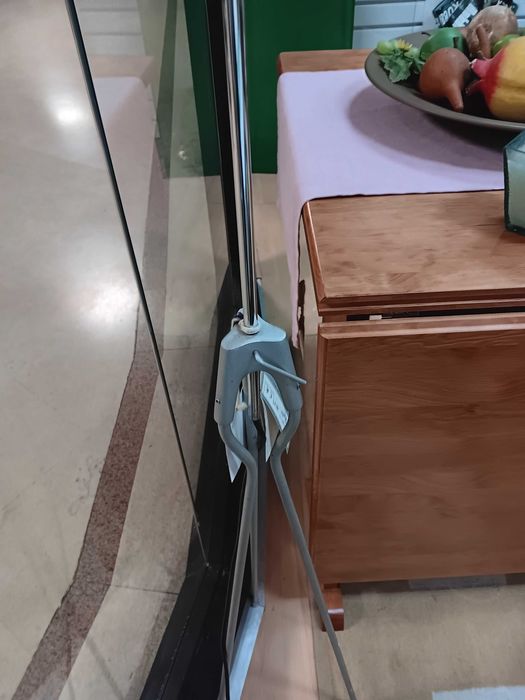 Candeeiro de pé alto em metal, NOVO