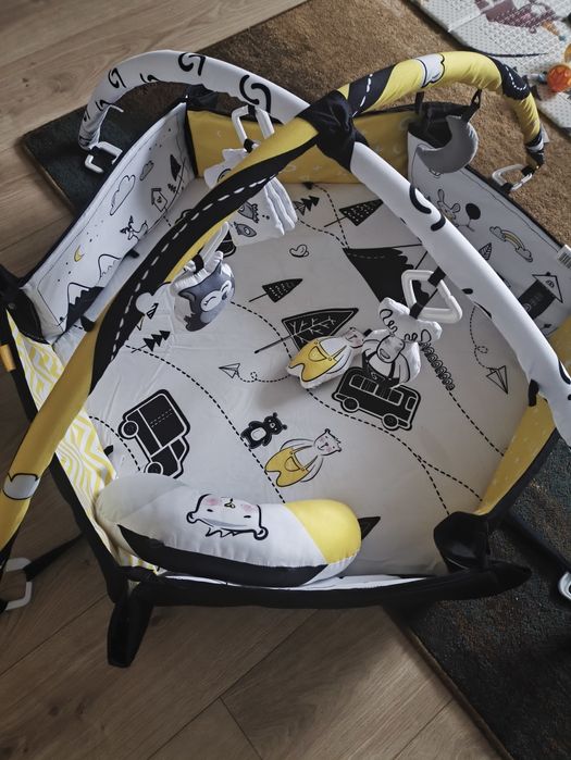 Duża mata edukacyjna dla dziecka skiddou SMIL