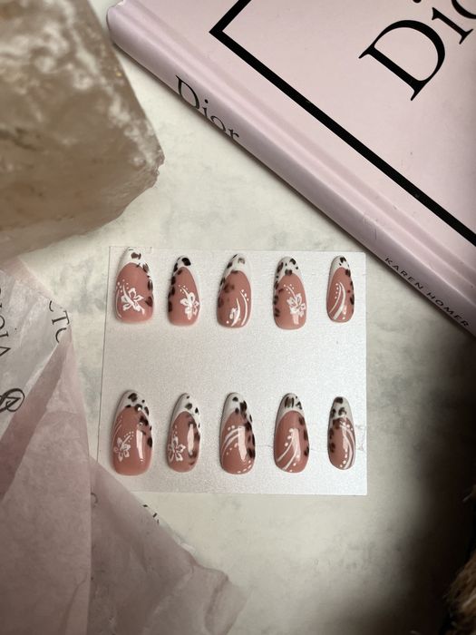 Press on nails