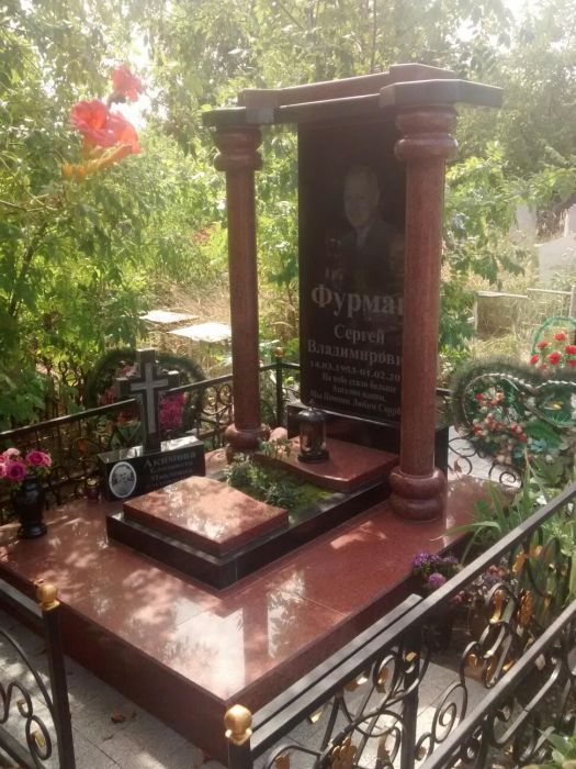 Памятник из лезников. Лезники любой размер.