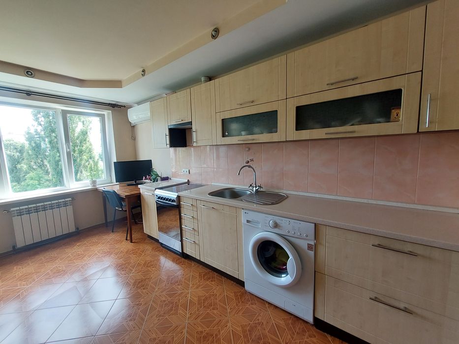 Продам 1-кімнатну, вул. Героїв Маріуполя 9, М Іподром